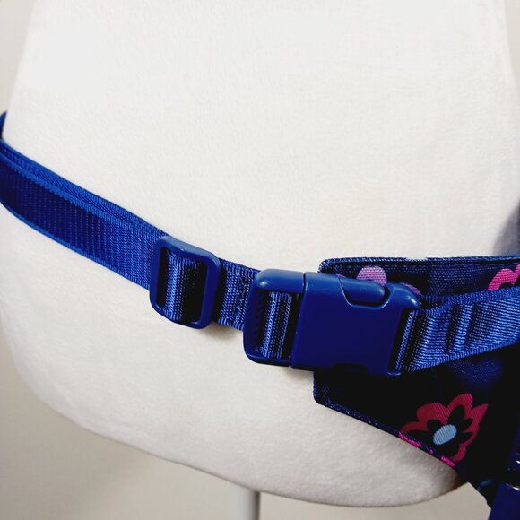 Very Bradley Blue Flowered Belt Bag 7.5 " X 7" Ellie Flowers, Fanny Pack - Picture 8 of 15